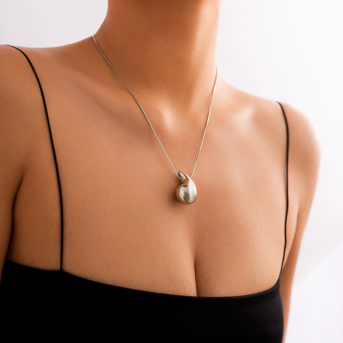 Wholesale Alloy Smooth Comma Droplet Pendant Necklace